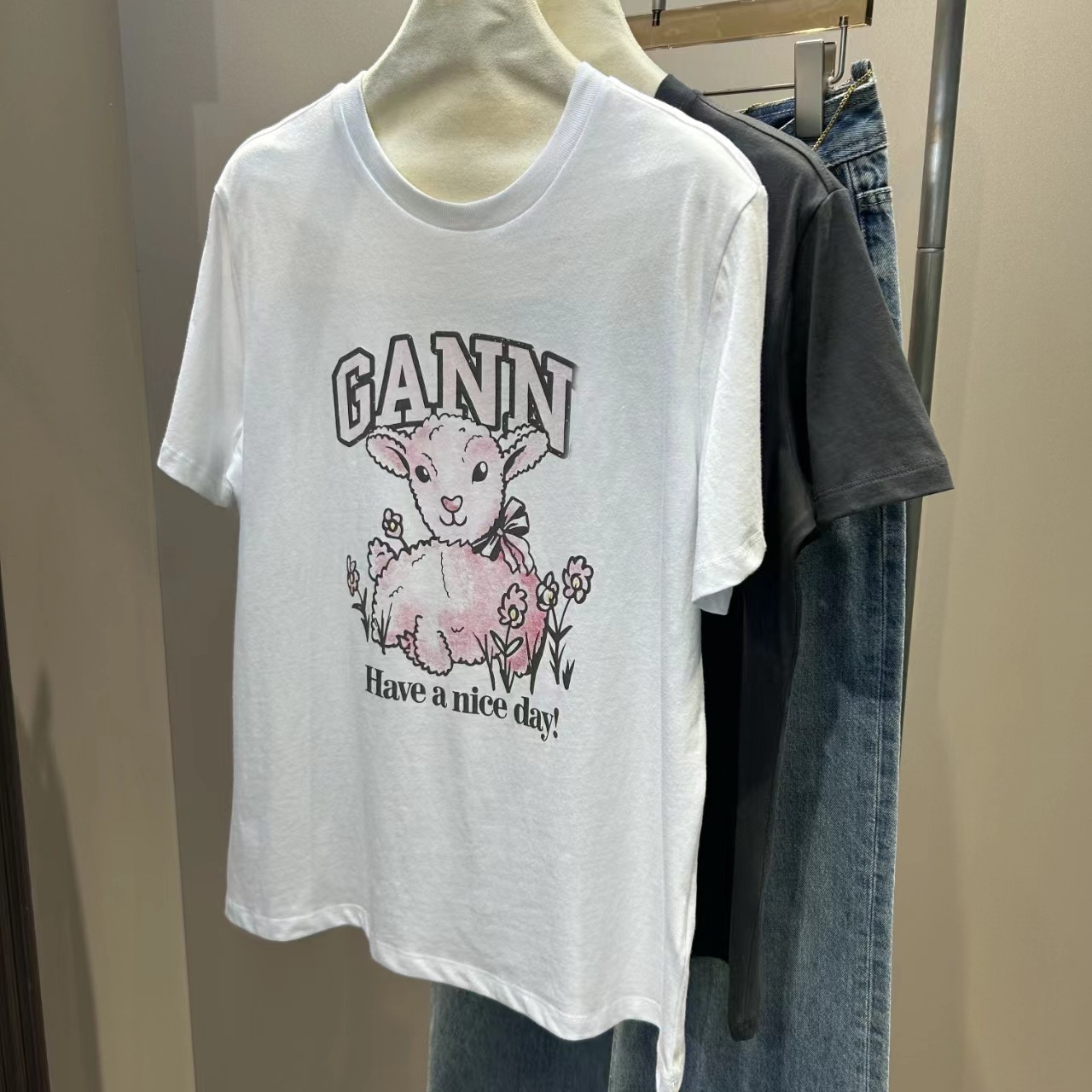 小さなニッチGAラムパターンプリントラウンドネックルーズで汎用性の高い短袖Tシャツトップ