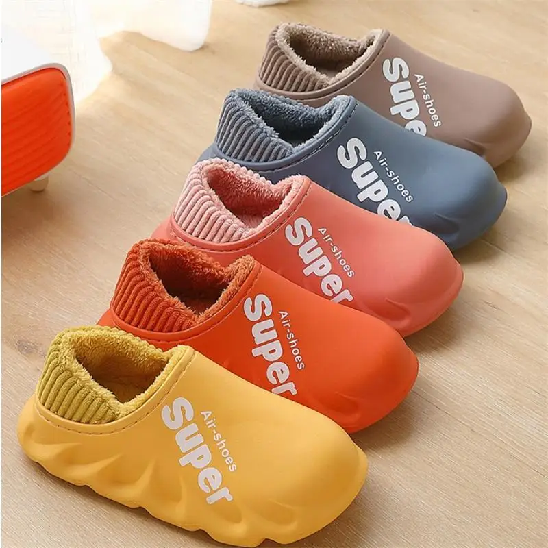 Slippers 2021 Hiver Furry Slippers Chaussures Couples imperméables COTON COTTON COTON INDOOR EXTÉRIEUR HOME HOME AUTOM