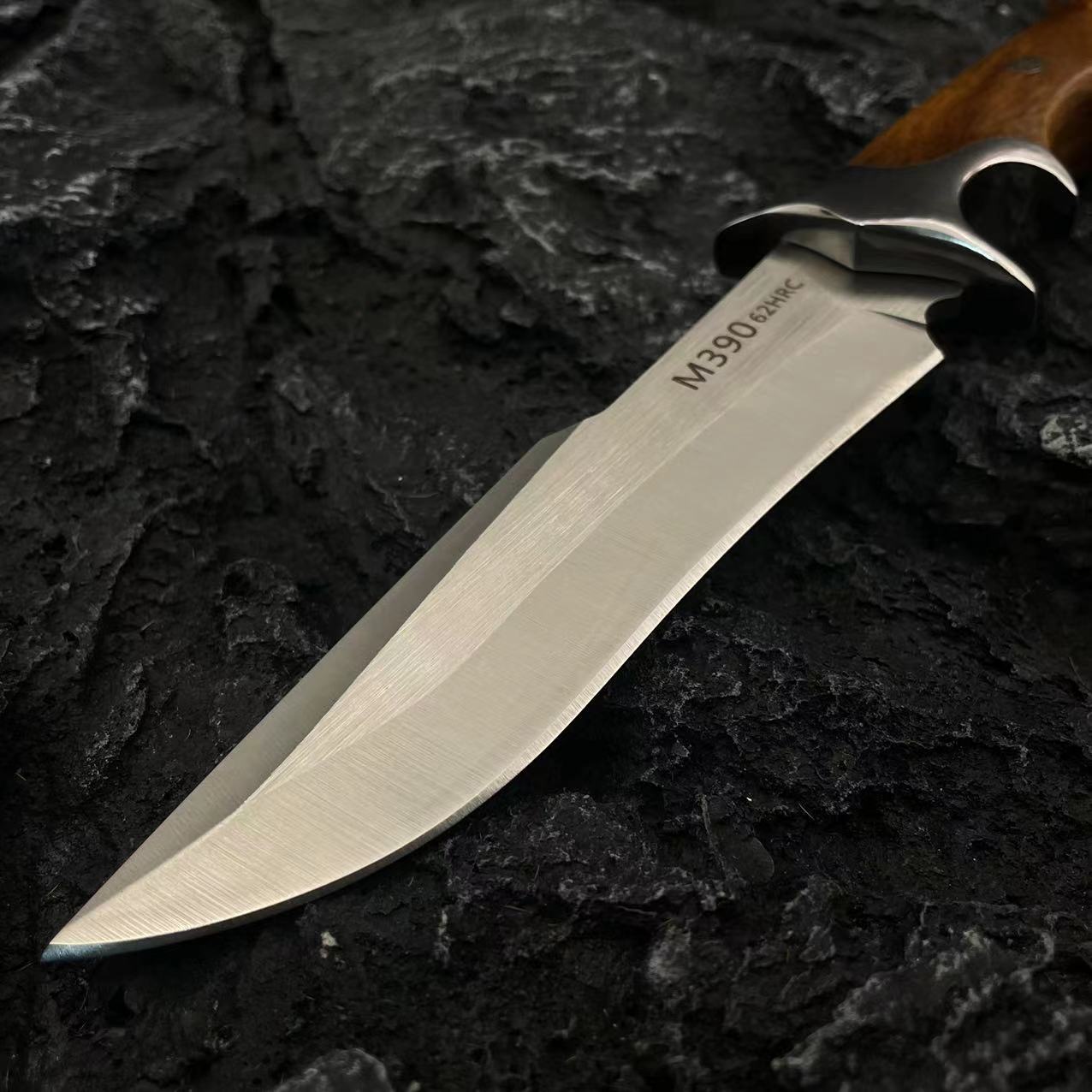 Yüksek kaliteli düz bıçak sabit bıçak bıçağı d2 çelik saten bıçak ahşap+çelik saplı açık hava hayatta kalma düz av bıçağı derisi kılıf