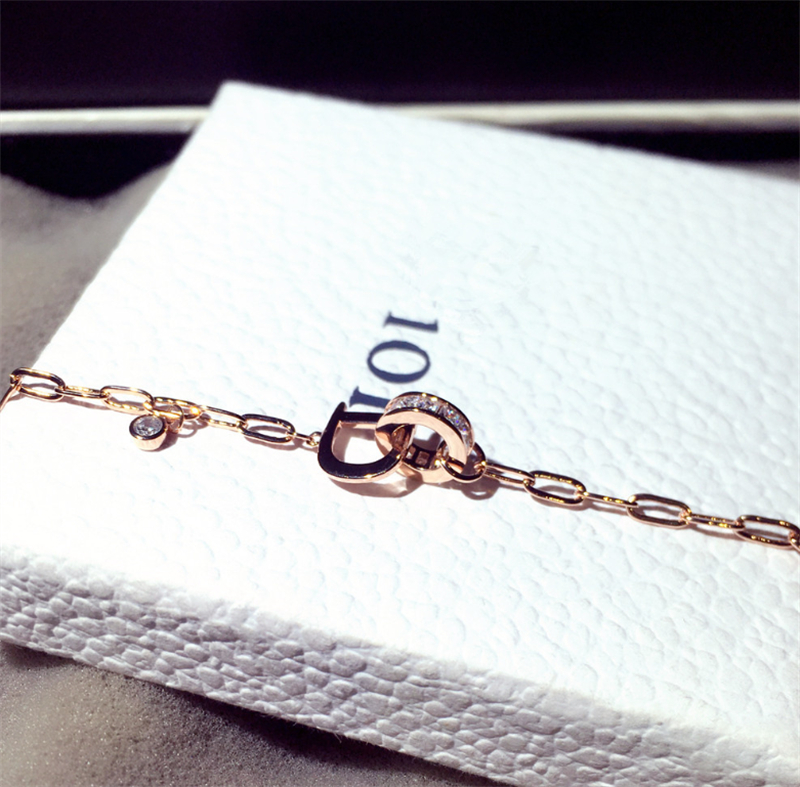 Дизайнерский браслет из деликатный кольцевой набор цирконий браслет буква с блокировкой браслет модный свет роскошные нишевые браслет дизайнер
