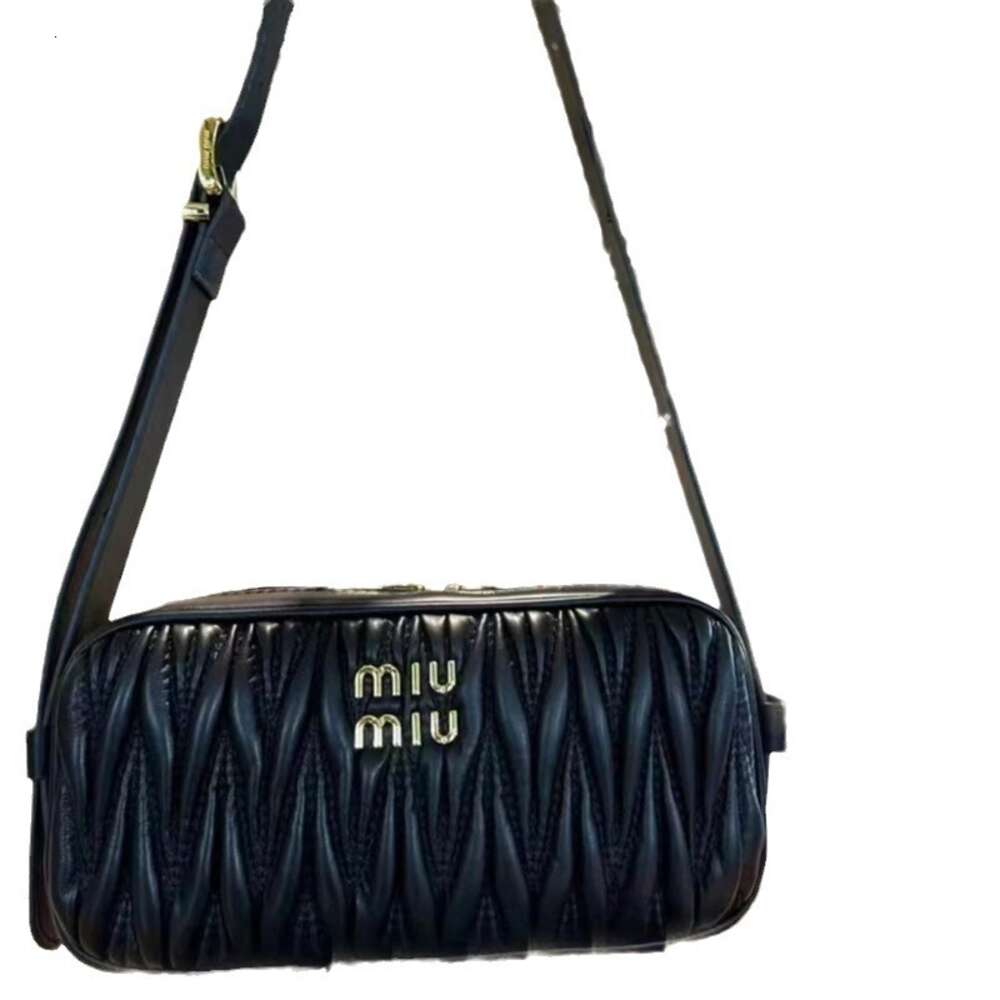 Grensoverschrijdende groothandel modemerk handtassen winter nieuwe Mujia dezelfde vouwmethode tas damesmodetrend brede schouderband enkele crossbody