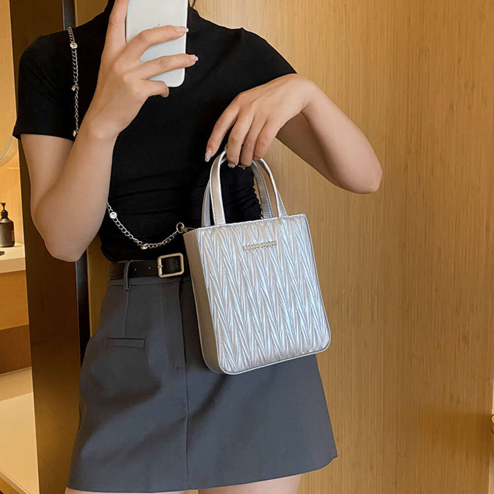 Cross-border Wholesale Fashion Brand Handbags This Popular Small Bag for Women in New Summer Versatile Chain Crossbody Super Portable Bucket