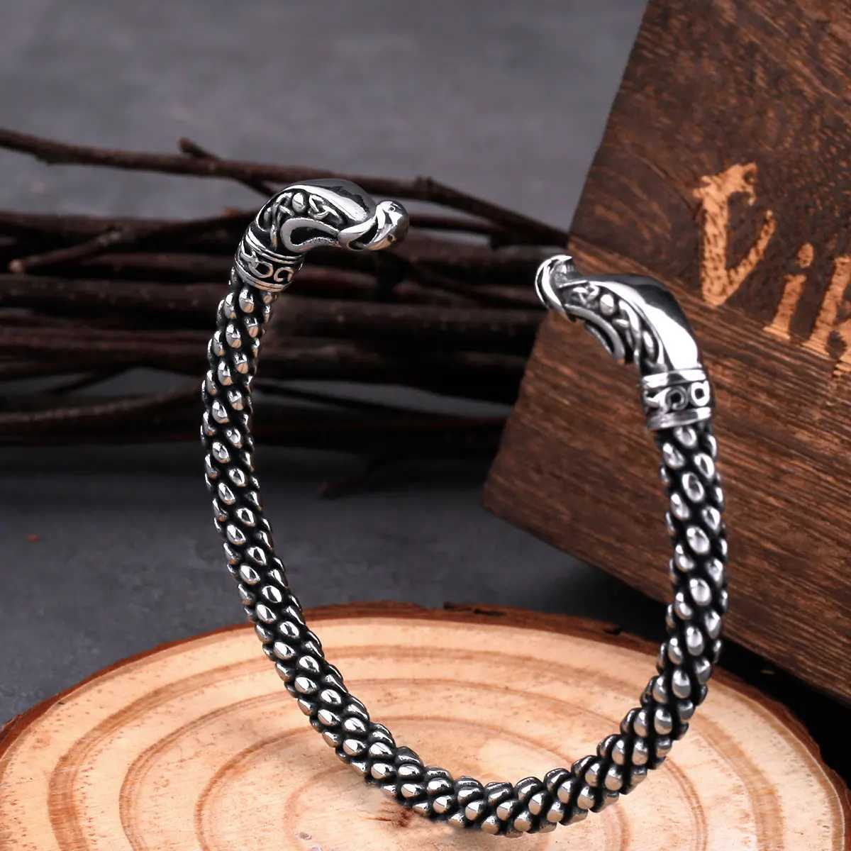 Bangle Viking Mens Justerbara armband Nordiska smycken i rostfritt stål med trä en bit lådor dropshipping 240319