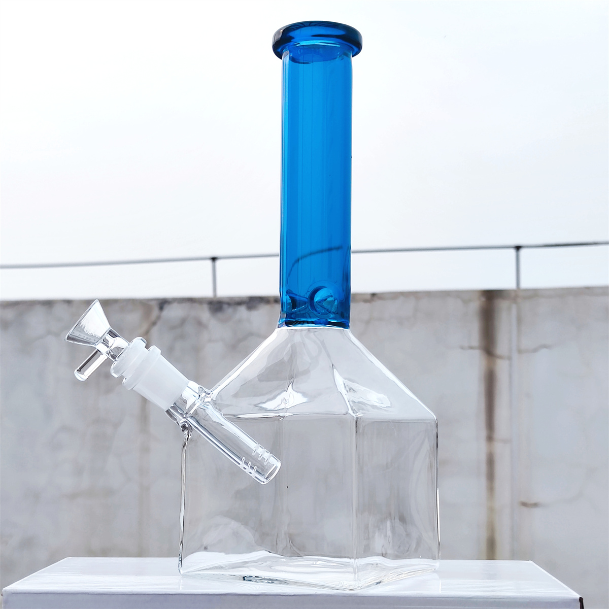 10 Polegadas Bongs De Vidro Bongs Base Quadrada Azul Heady Bong Hookah Traingle Plataformas Petrolíferas Bubbler Tubulação De Água Bong Tabaco Fumar Tubos De Fumaça Bongos 14mm Tigela