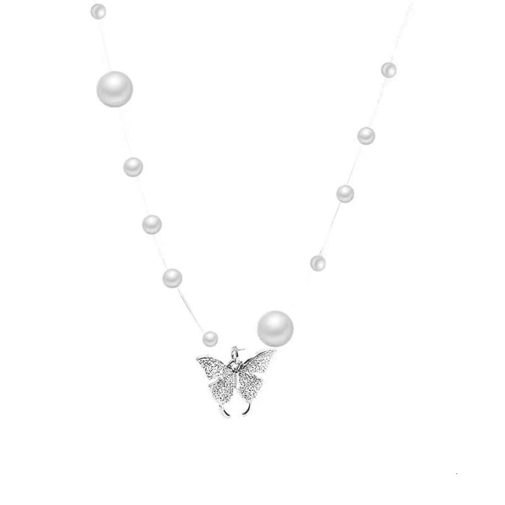 Collier de perles papillon pour femmes, petit pendentif léger de célébrité d'internet