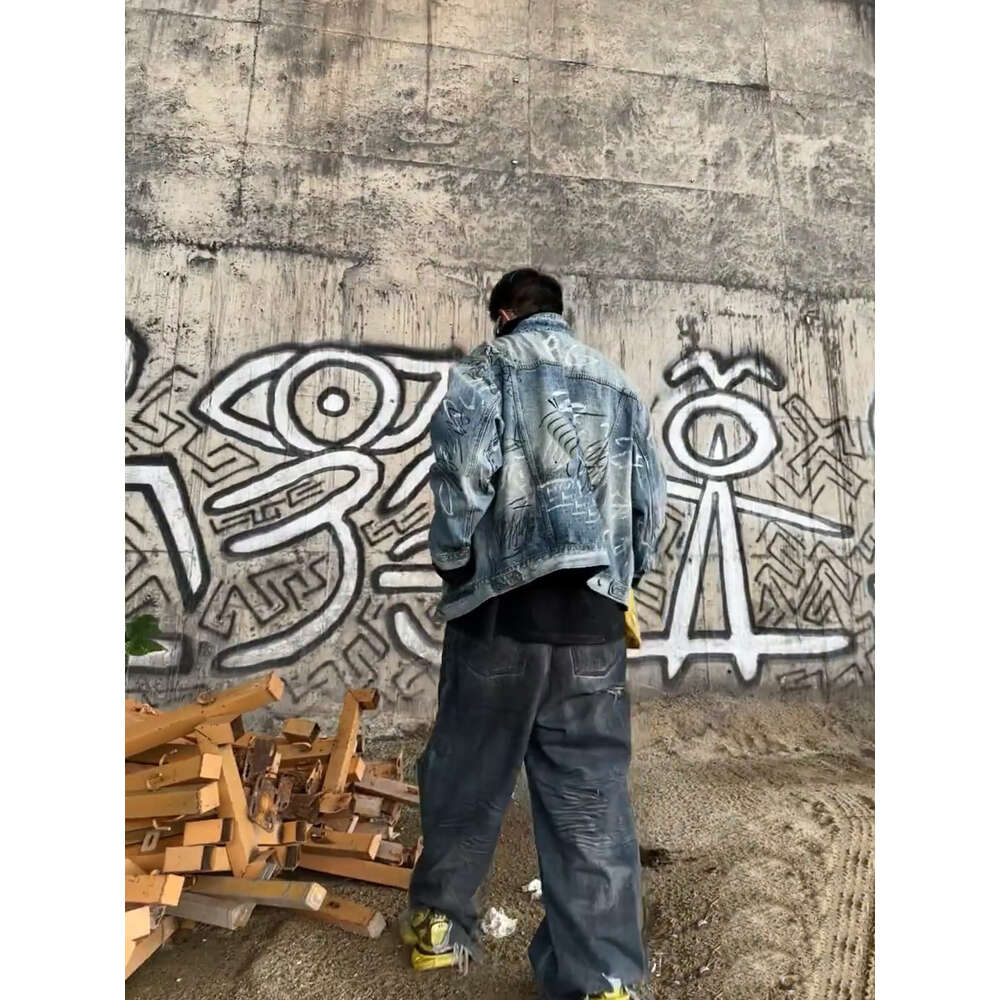 Jaqueta de graffiti familiar versão alta B, jaqueta jeans unissex SS23 outono nova e desgastada