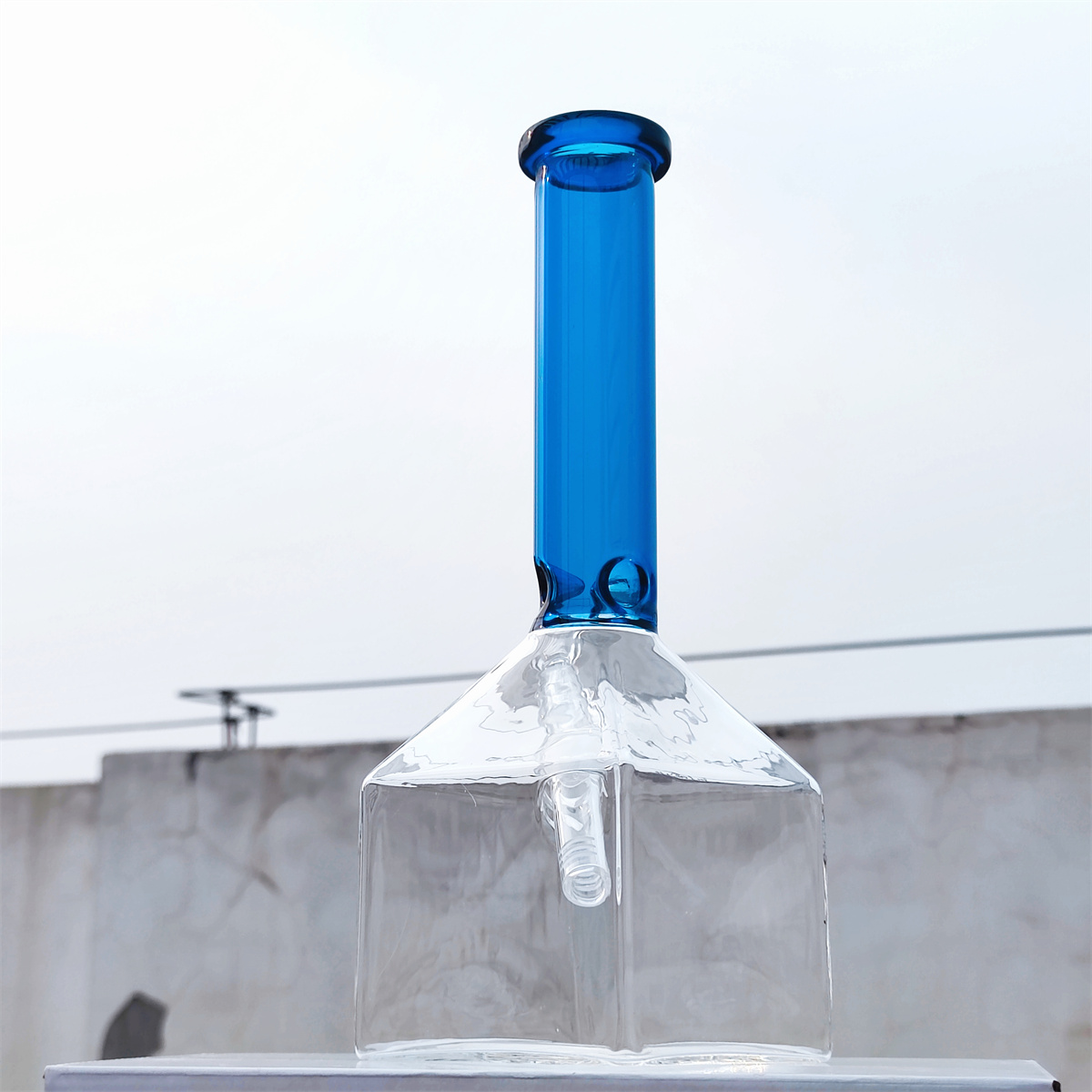 10-Zoll-Glasbecher-Bongs mit quadratischer Basis, blaue Heady-Bong, Wasserpfeife, Traingle-Ölplattformen, Bubbler, Wasserpfeife, Bong, Tabakrauchen, Rauchpfeifen, Bongs, 14-mm-Schüssel