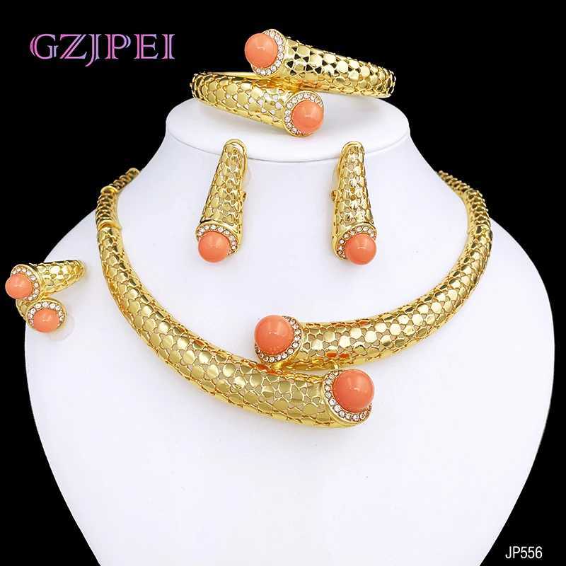 Set di gioielli di lusso da donna con bracciale rigido Design perla imitazione collana orecchino braccialetto anello di gioielli Dubai Party Set 240319