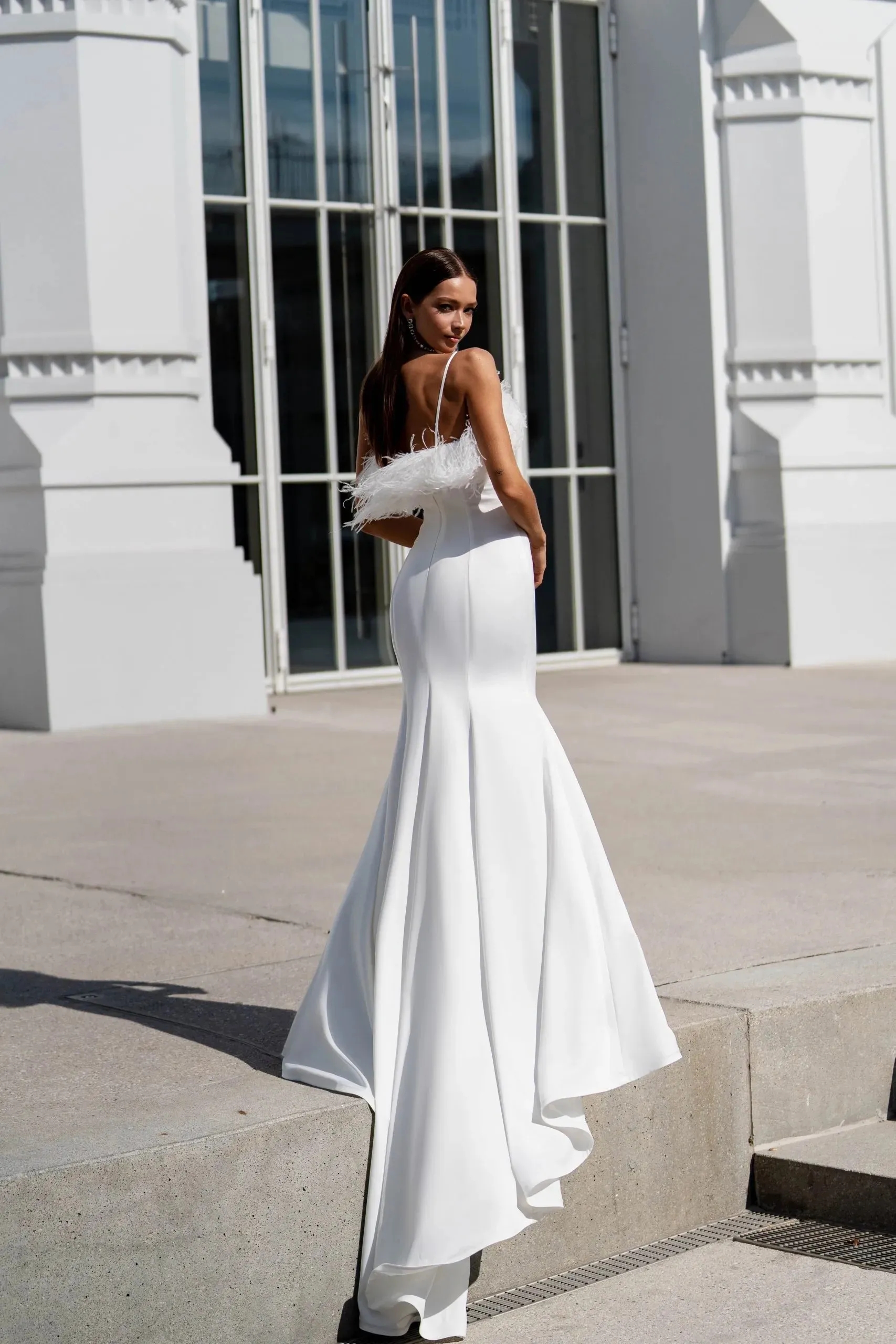 White Mermaid Wedding Dresses Sexy Spaghetti Straps Backless Bridal Gowns Elegant Sweep Train Party Dress Robes de Mariee YD