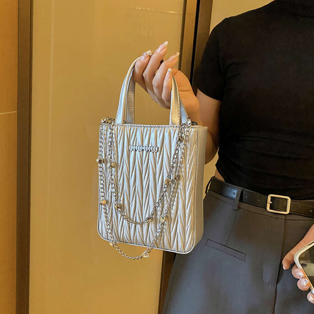 Cross-border Wholesale Fashion Brand Handbags High Quality and Simple Portable Chain Small Bag for Women New Pleated Square Fashion Versatile Crossbody
