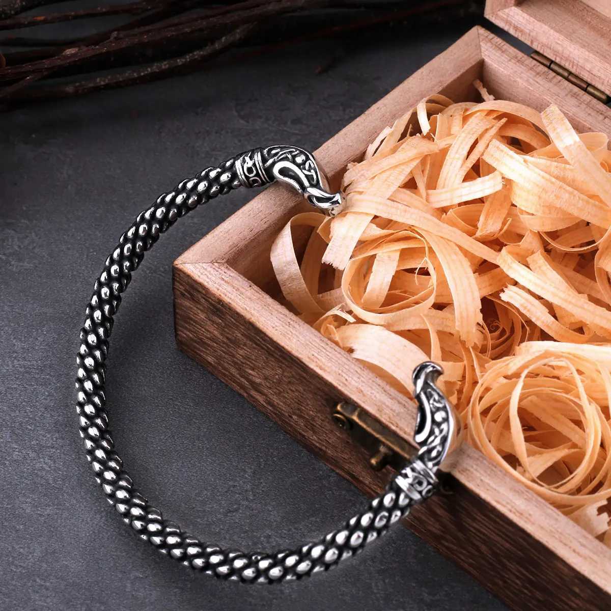 Bracelet Viking Mens Bracelet réglable Bijoux en acier inoxydable nordique avec boîte en bois une pièce Dropshipping 240319