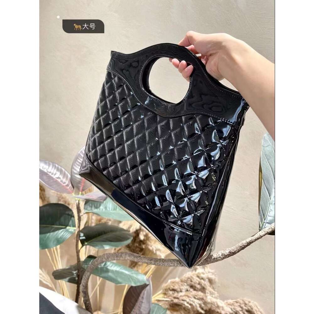 Toppdesigner Premium Casual Portable Shoulder Bag Ny Light Luxury and High Quality Unique Water Bucket Bag Fashionable Mortile Crossbody Lingge Chain Bag