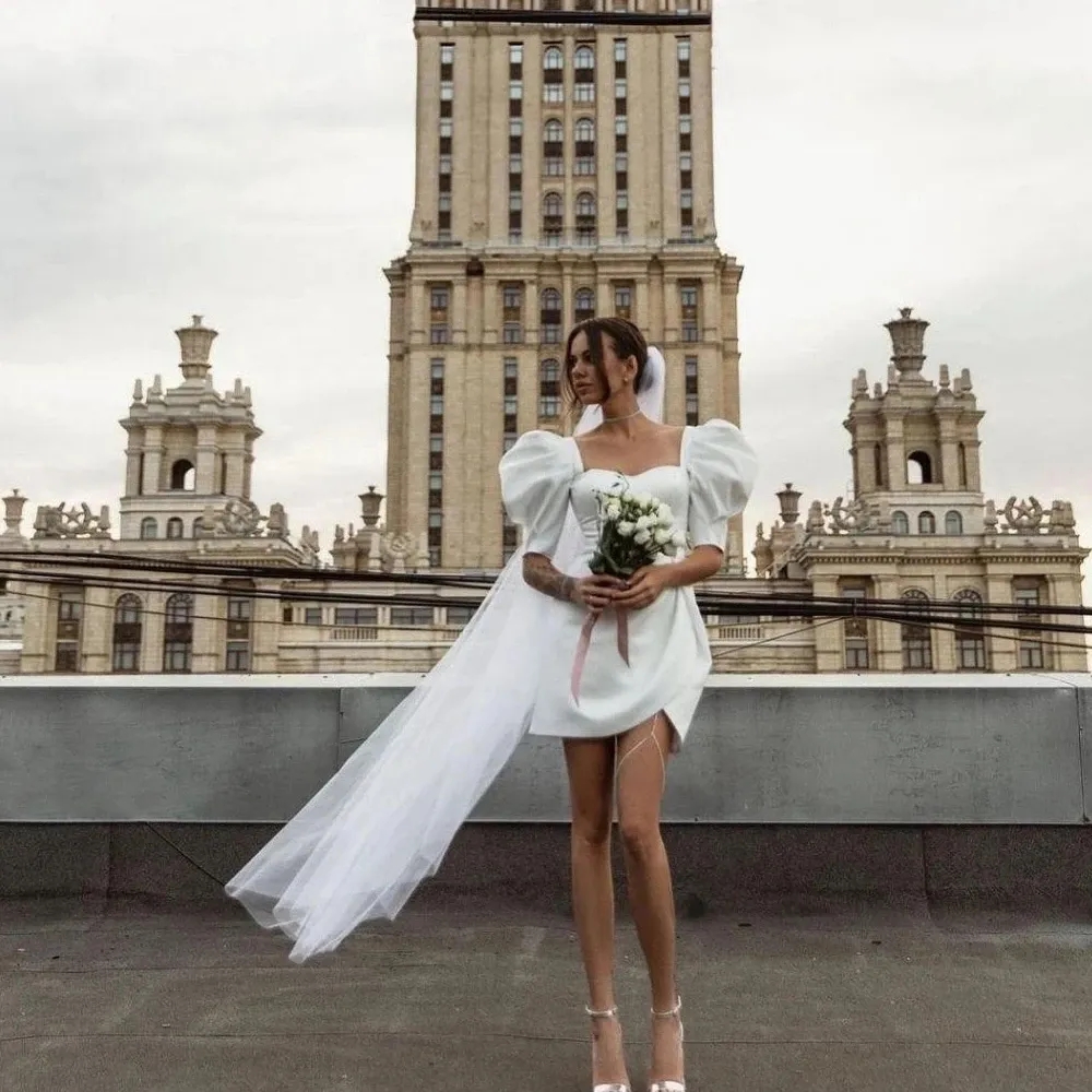 Prinses Bladerdeeg Korte mouwen Schede Trouwjurken Korte mini Kleine witte jurk voor dames Sexy bruid Tweede receptie Feestjurken Eenvoudig Strandgewaden YD