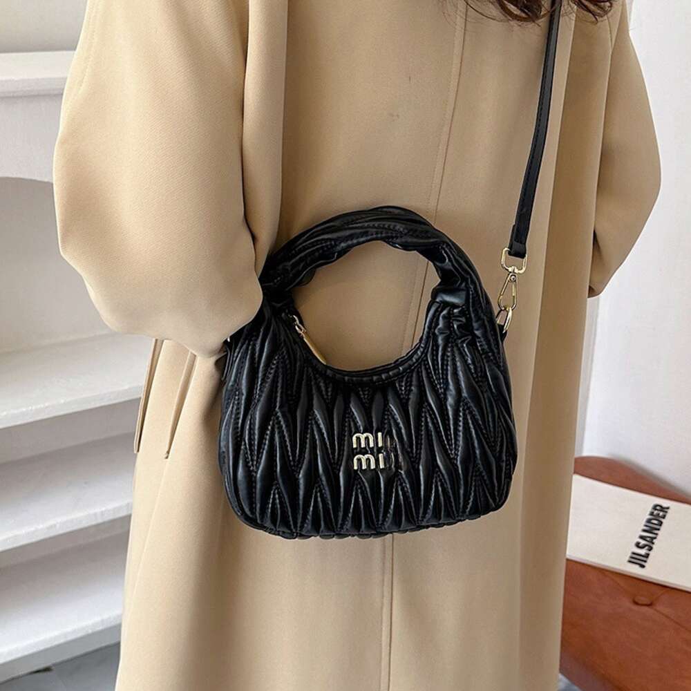 Cheap Wholesale Limited Clearance 50% Discount Handbag New Womens Fashion Versatile Girl Sweet Style Soft Hand Carrying Underarm Single Shoulder Oblique Cross Bag