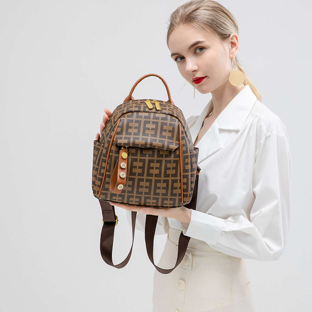 Il designer di marca di fabbrica vende borse da donna con uno sconto del 50% online Zaino alla moda Estate Nuova borsa da pendolare Viaggi il tempo libero