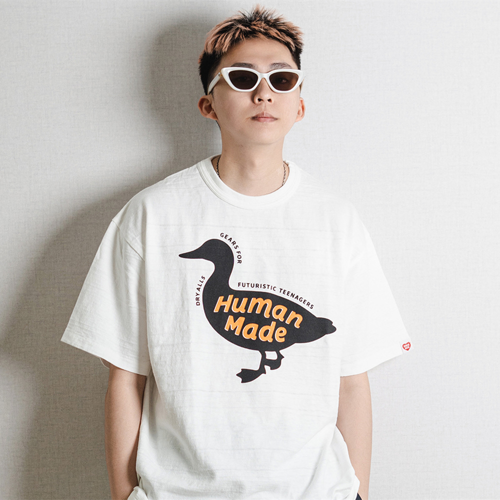 ブラックホワイトグラフィックTシャツファッションプリント素敵な綿の男性Tシャツ2024SS