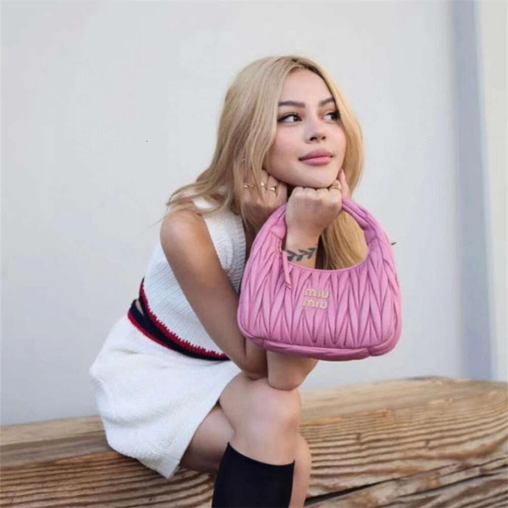 Pas cher en gros liquidation limitée 50% de réduction sac à main maison même sac nuage plissé mode broderie rhombique boulette sac à main une épaule bandoulière Hobo