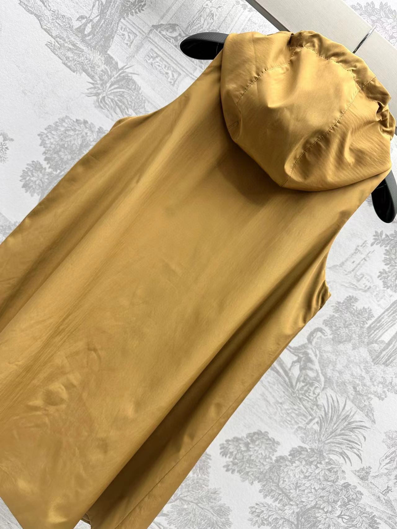 2024 Khaki Kadın Ceket Tasarımcısı Kapşonlu fermuar kolsuz cepler Kadın Ceketleri 3194