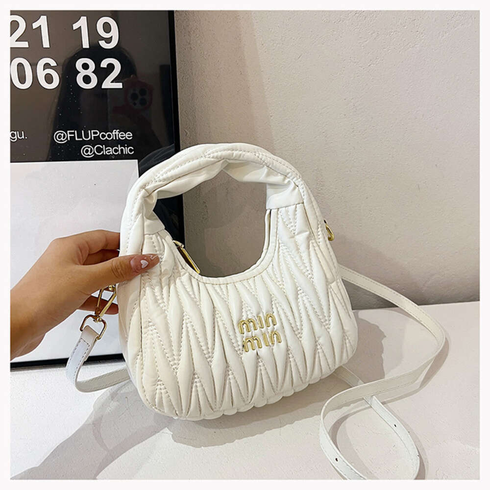 Pas cher en gros liquidation limitée 50% de réduction femmes sacs sac à main maison même sac nuage plissé mode broderie rhombique boulette sac à main une épaule