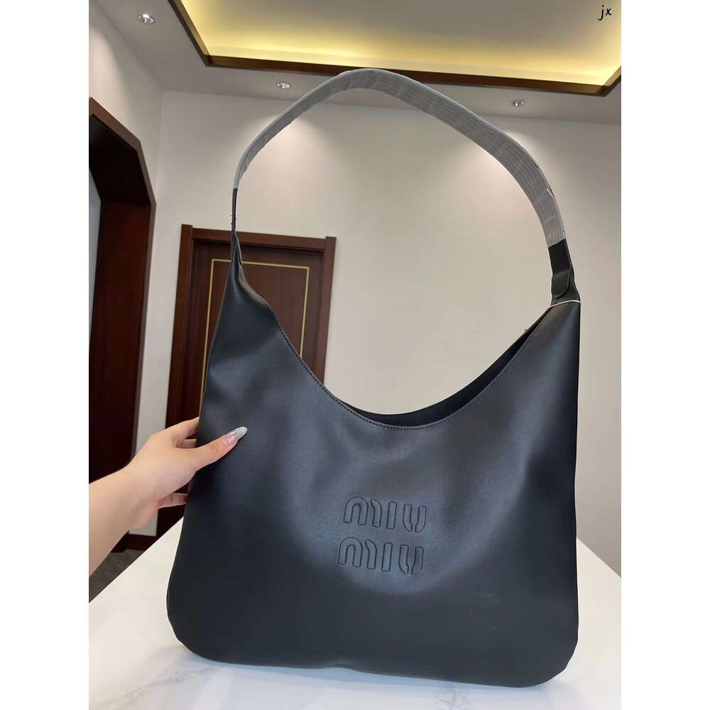 Cheap Wholesale Limited Clearance 50% Discount Handbag Miao Family Range Tote Bag Pleated Boston Woolen Shopping Large Capacity Single Shoulder Womens