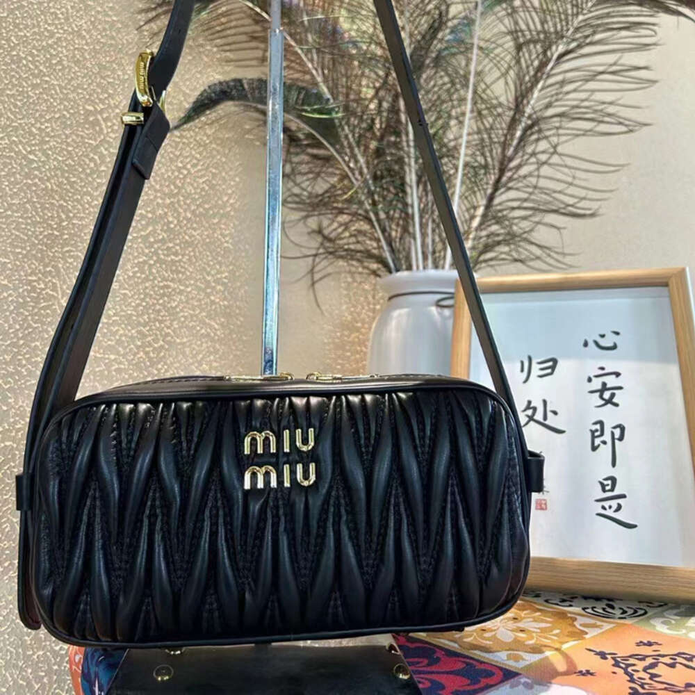 Bolsos de marca de moda al por mayor transfronterizos Tendencia de invierno Nuevo bolso plisado de alta gama y de moda para mujer Versátil bandolera de un solo hombro