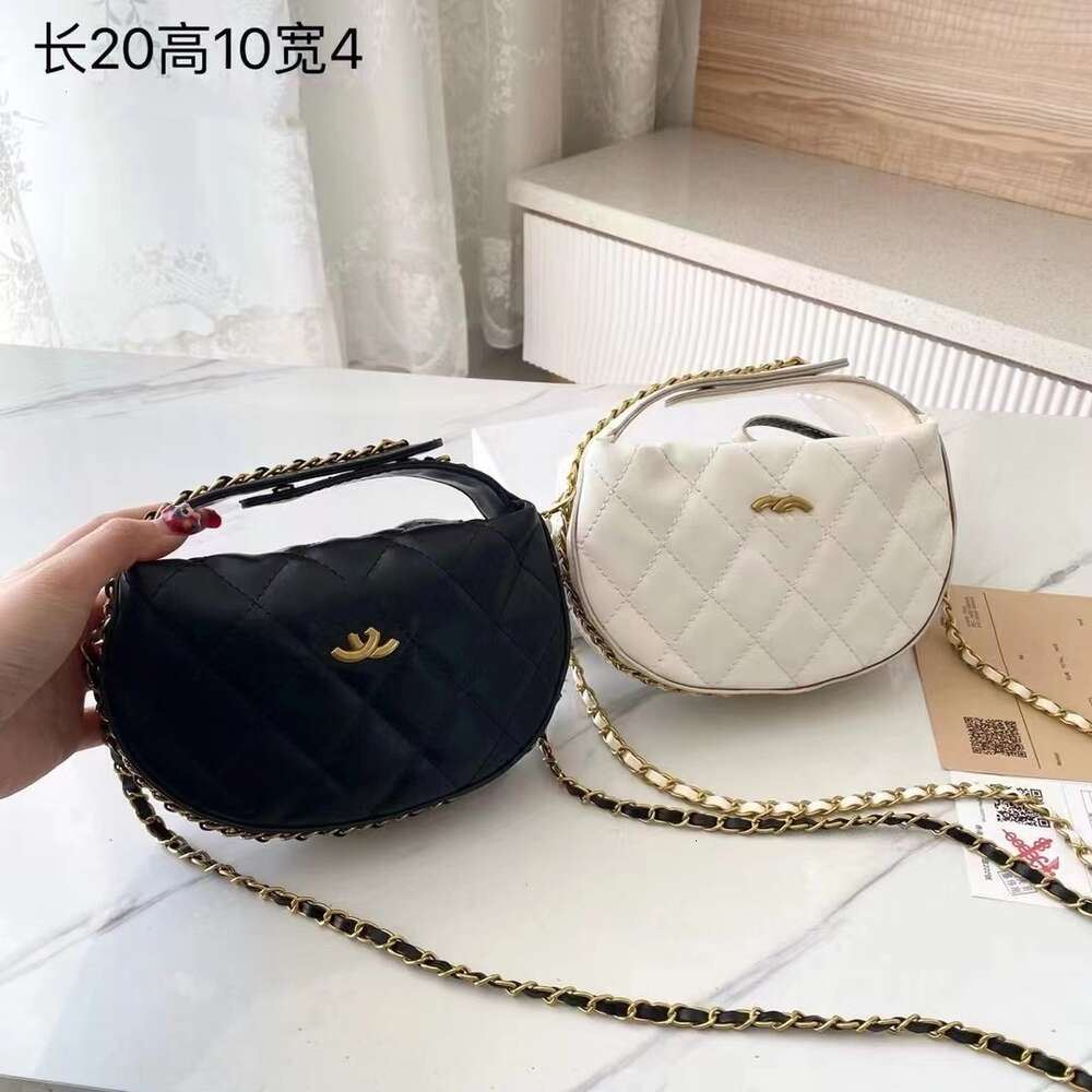 Top Designer Premium Casual Portable Sac à bandoulière Nouveau Sac Femme Petit Vent Parfumé Rond Ling Grille Chaîne Poignée Mini Dîner Lune Dents Sac