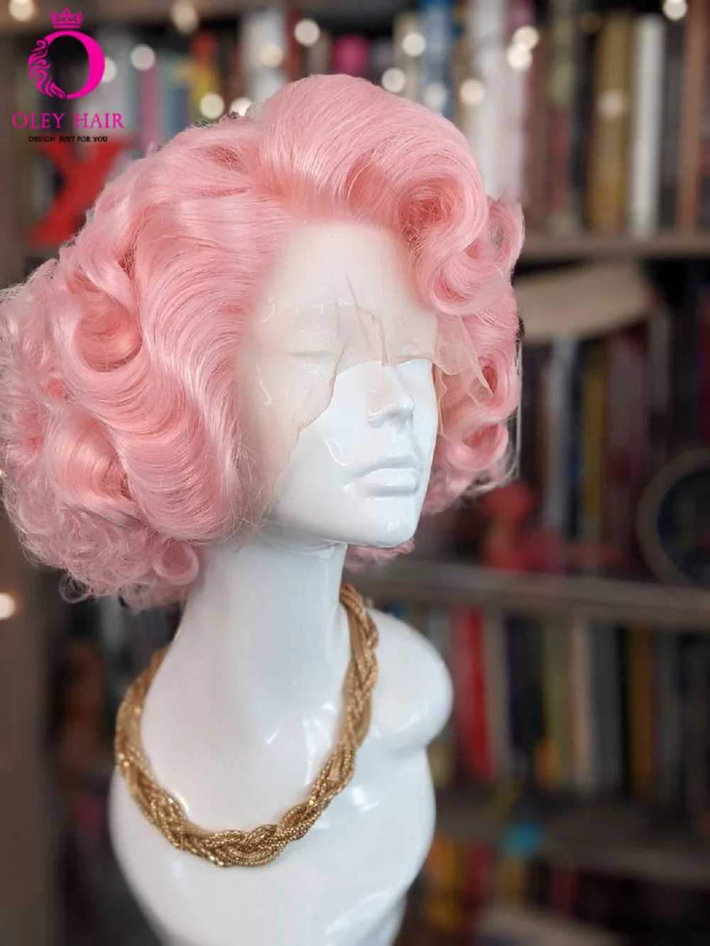 Synthetische pruiken Synthetische pruiken OLEY Platinablond Monroe Cosplaypruik Synthetische 13x4 Kanten Voorkant Pruik Hittebestendig Golvend Roze Korte Drag Queen pruiken voor dames 240327