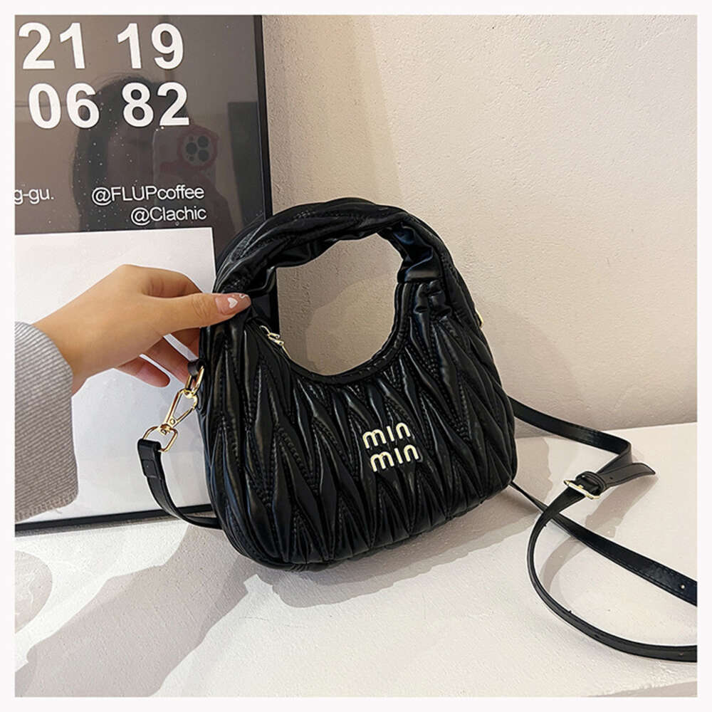 Pas cher en gros liquidation limitée 50% de réduction femmes sacs sac à main maison même sac nuage plissé mode broderie rhombique boulette sac à main une épaule