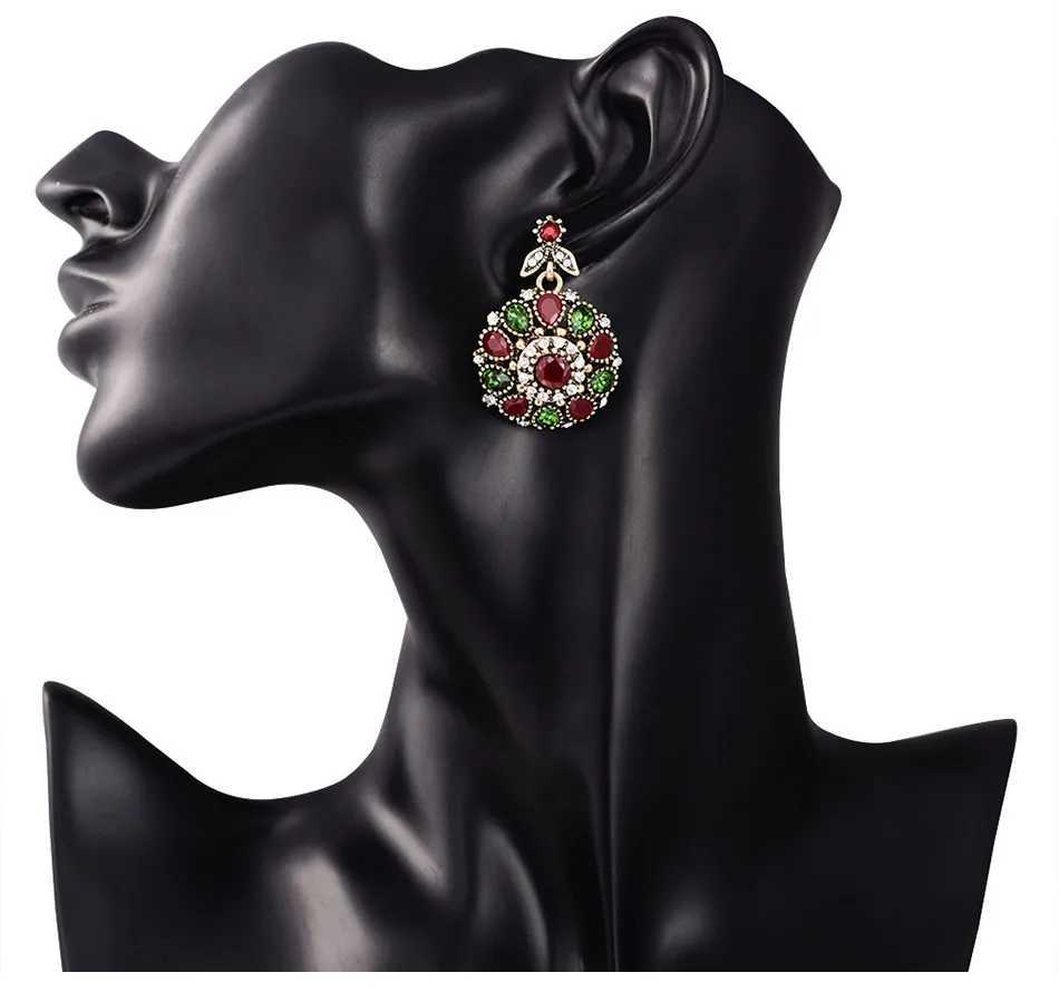 Set di orecchini con collana di nozze con strass vintage set di gioielli da donna Anelli di nozze cechi Gioielli turchi nigeriani rossi 240319