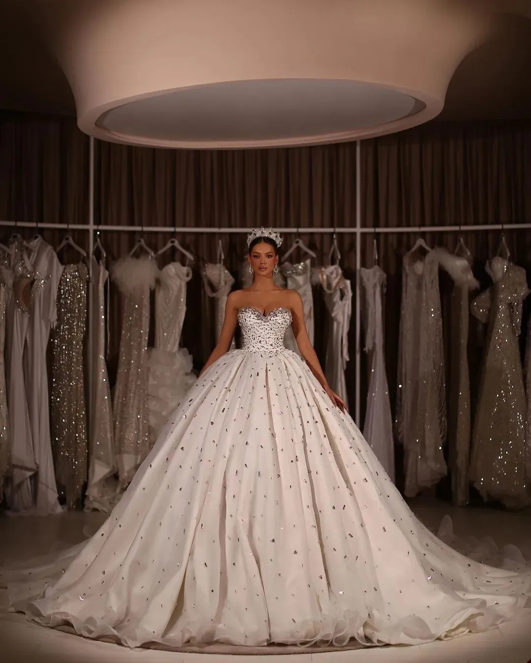 Parlaklık Kristaller Rhinestones Balo Eşlik Gelinlik Dubai Suudi Arap sevgilisi artı boyutu gelin önlükleri resmi kilise kabarık tül prenses vestidos yd