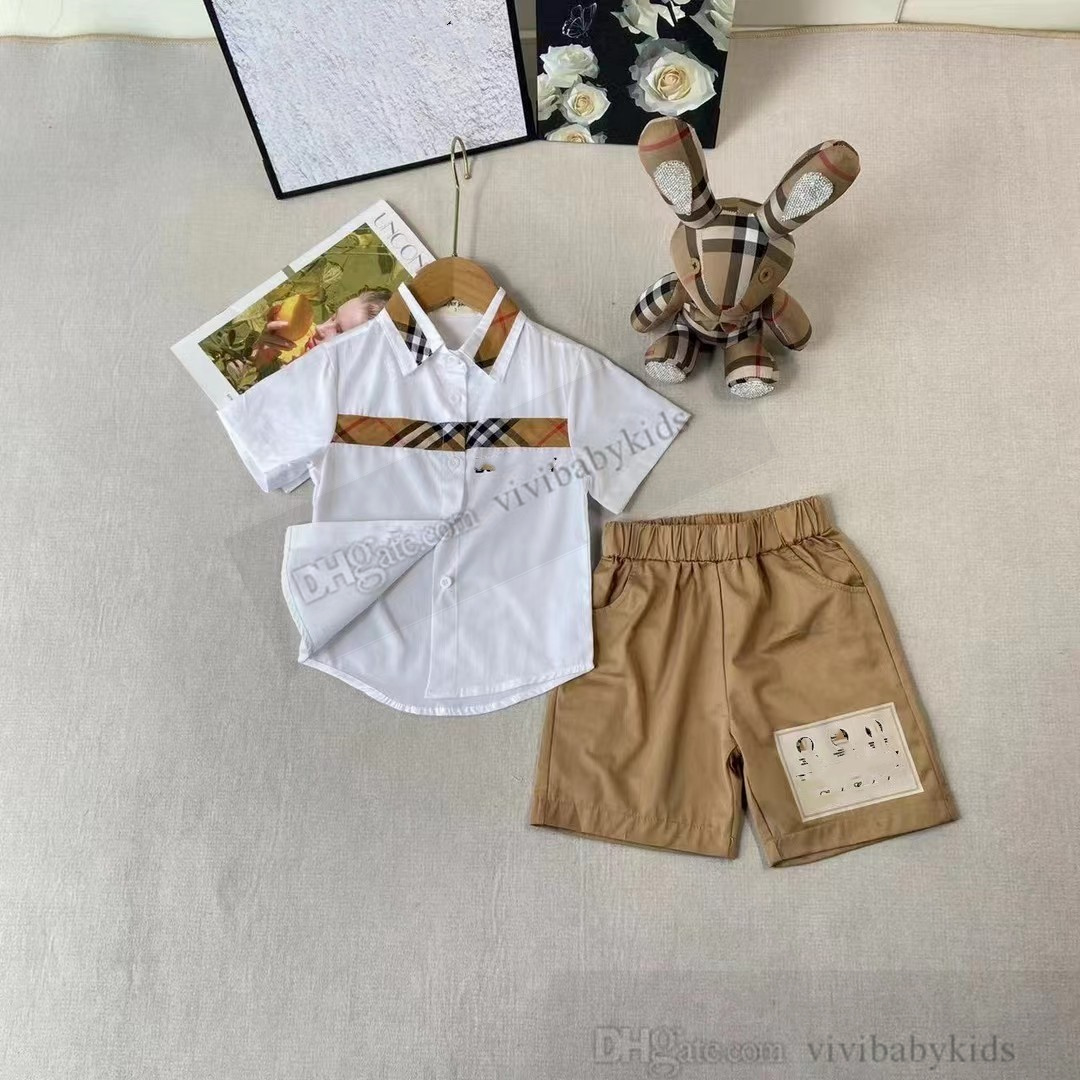 Preppy-Stil Kinder Plaid Kleidung Sets Jungen Mädchen Brief gedruckt Kurzarm-Shirt mit Shorts Röcken 2 Stück 2024 Sommer Kinder Designer-Outfits S1240