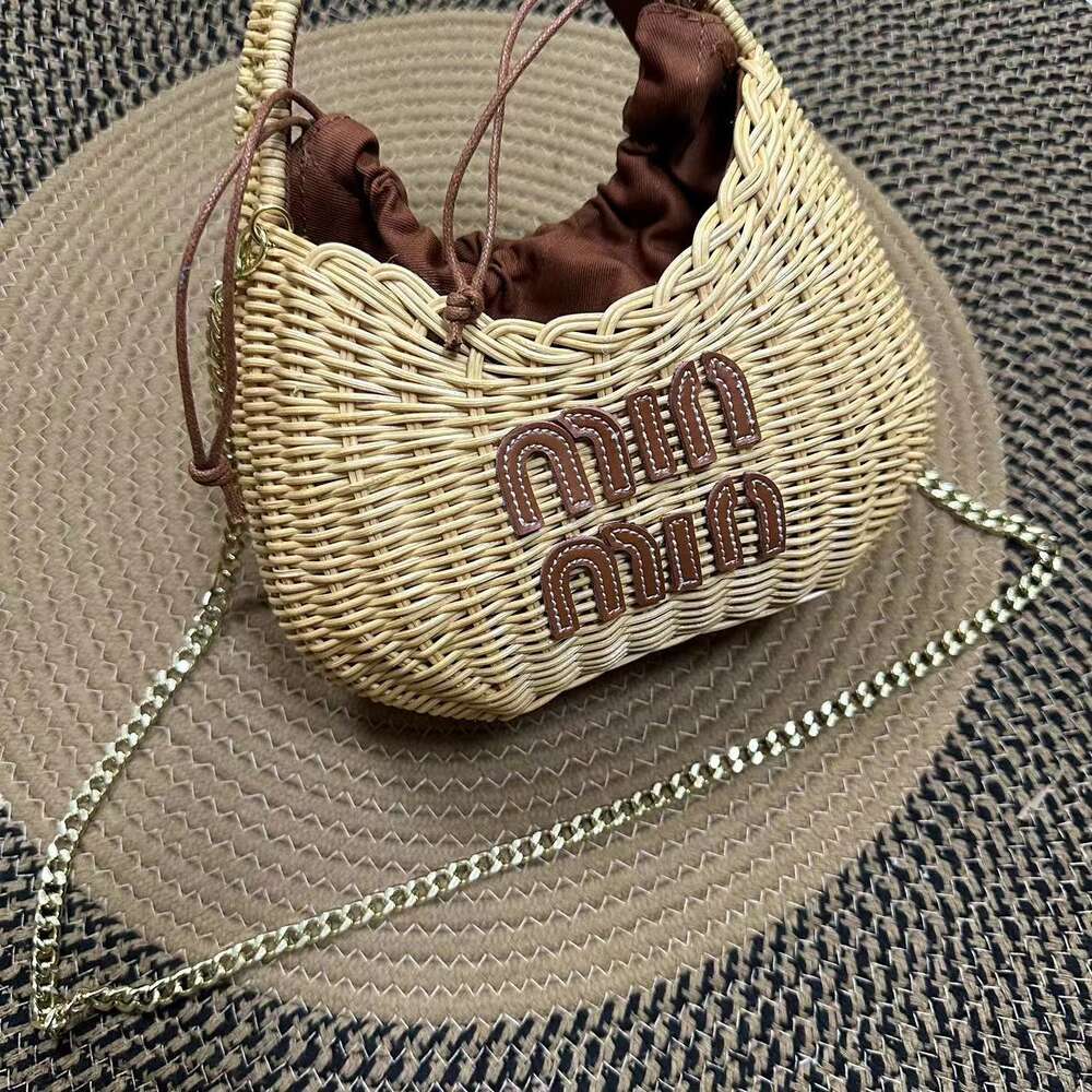 Cross-border Wholesale Fashion Brand Handbags Current Grass Woven Bag Small Dign Summer Beach Versatile Red Same Style Girl