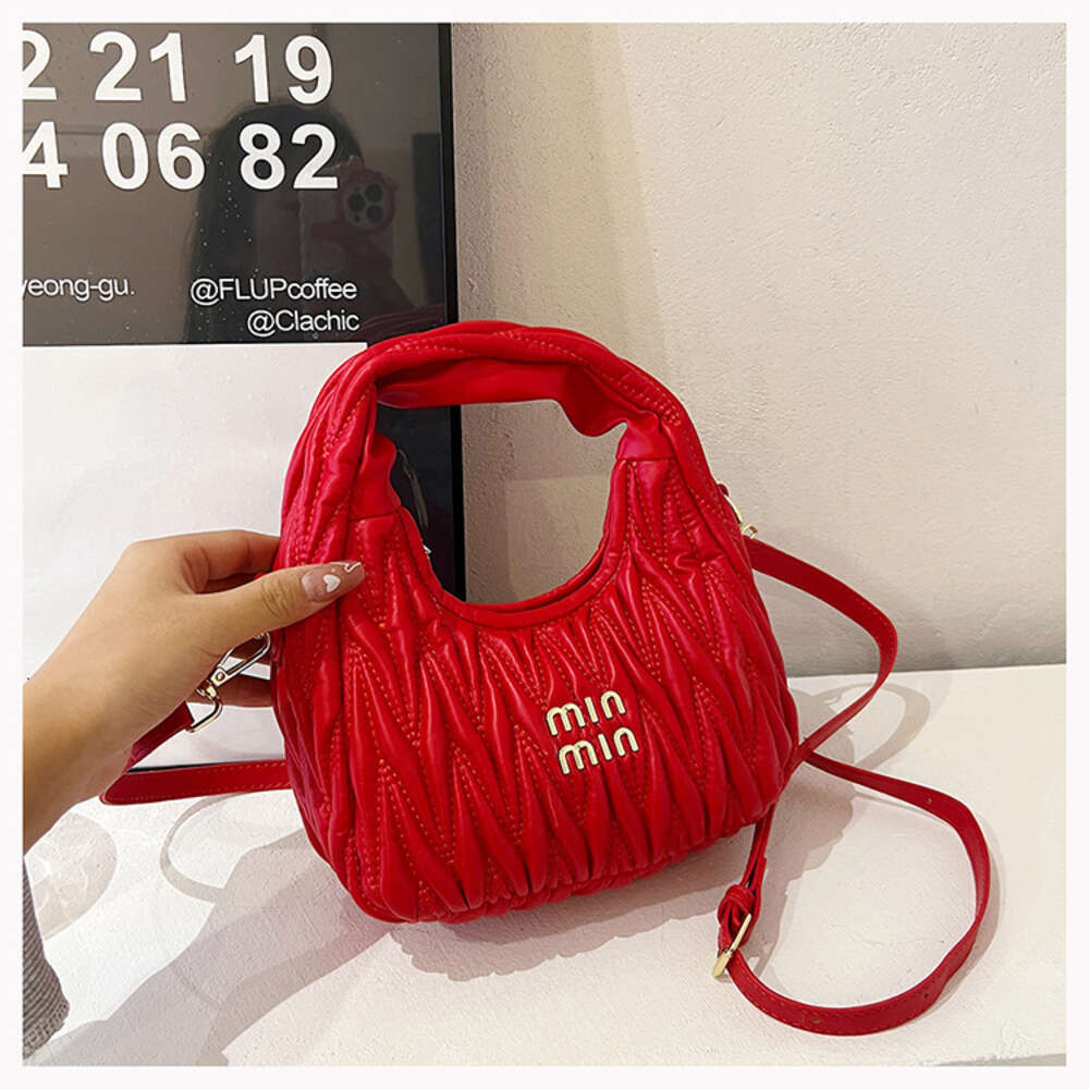 Pas cher en gros liquidation limitée 50% de réduction femmes sacs sac à main maison même sac nuage plissé mode broderie rhombique boulette sac à main une épaule