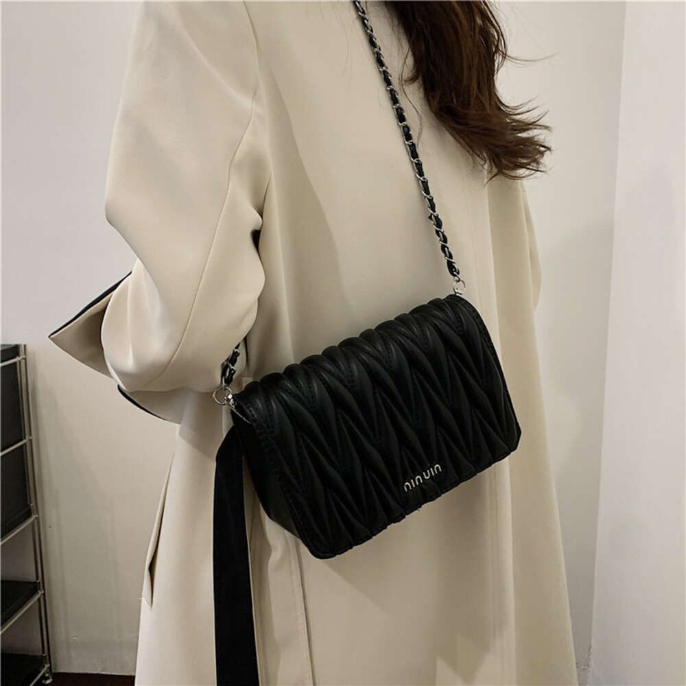 Cross-border Wholesale Fashion Brand Handbags Zhuotian Hot Selling Classic Dimensional Stripe Chain Small Lock Single Shoulder Cross Commuter Bag