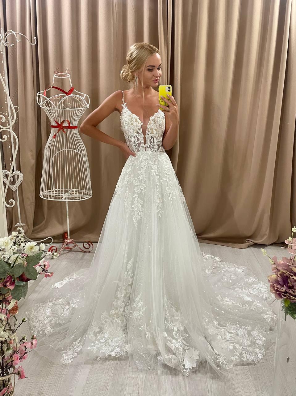 Elegant Sparkly Lace Deep V Neck Spaghetti Straps A-Line Wedding Dress Backless Embroidery Appliques Bridal Gowns can be customized