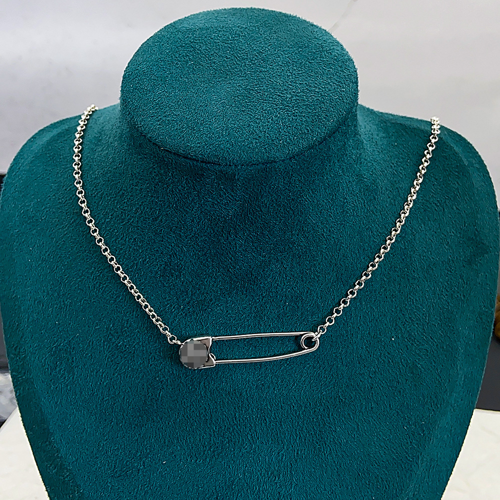 Unisex Designer Pendant Necklace Pin Cross Necklace Silver Light Luxury Paper Clip Clavicle Chain