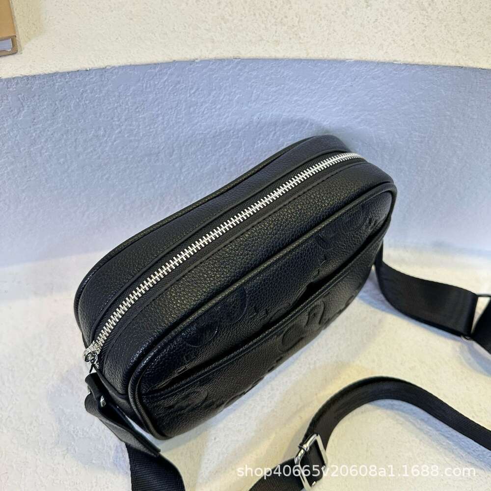 24 Nova moda moderna de um ombro versátil casual esportes negócios grande capacidade em relevo cor sólida bolsa crossbody unissex 78% de desconto no atacado da loja