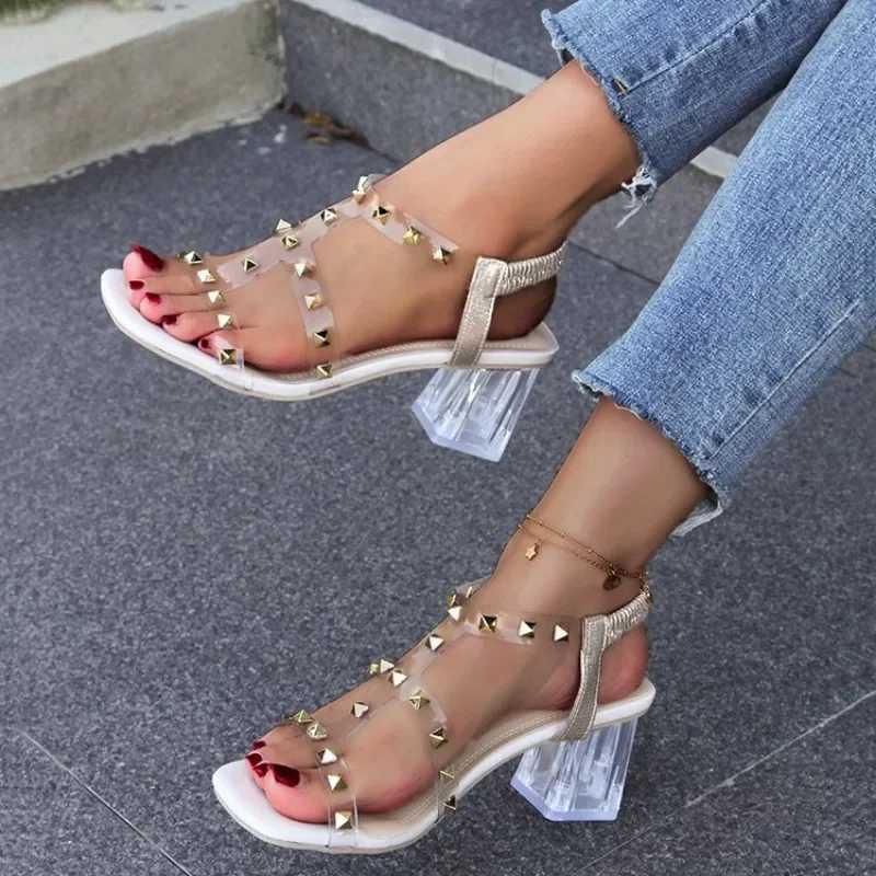 Sandali Buty damskie 2024 Summer Nowe super gorące nity nity rzymskie gęste pięcie moda kwadratowa highdrva H240321