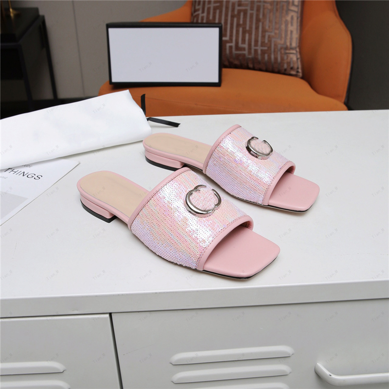 2024 Le più nuove pantofole piatte di alta qualità Sandali blingbling donne famose designer di marca Vera pelle Moda fibbia in metallo Sandali scarpe da festa scarpe eleganti di grandi dimensioni