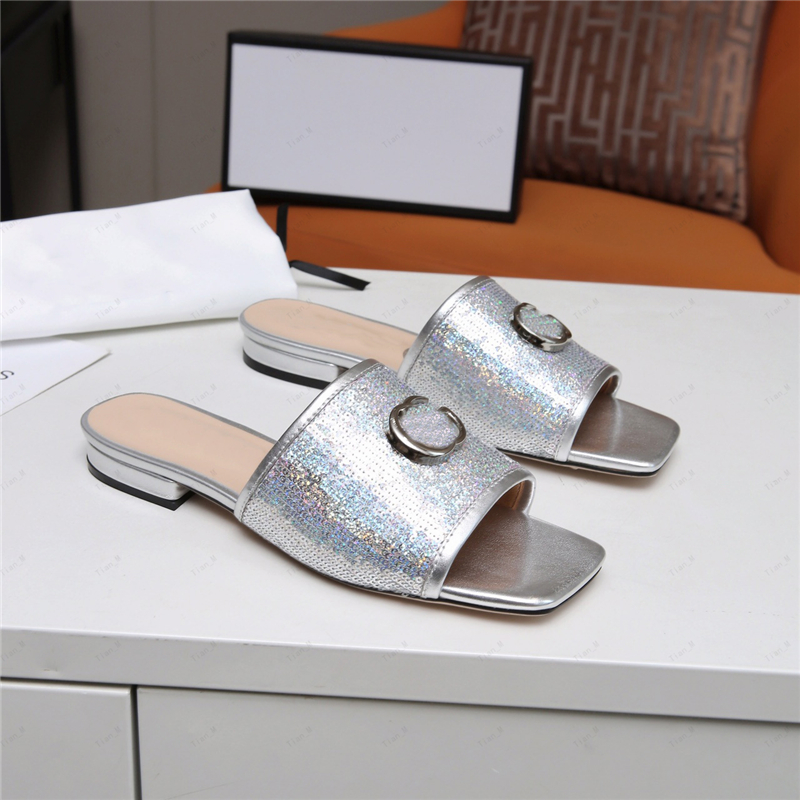 2024 Le più nuove pantofole piatte di alta qualità Sandali blingbling donne famose designer di marca Vera pelle Moda fibbia in metallo Sandali scarpe da festa scarpe eleganti di grandi dimensioni