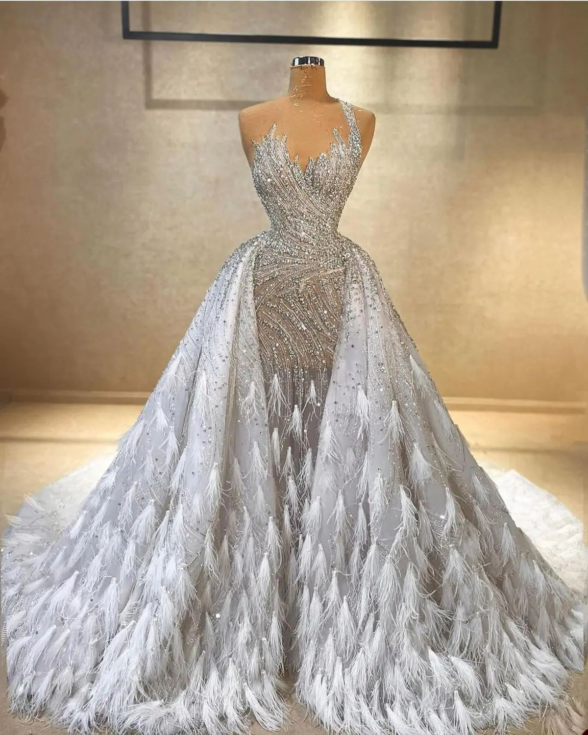 Abito da sposa donna di lusso Collo trasparente senza maniche Abiti da sposa Paillettes Piuma Abito staccabile su misura Abiti da sposa