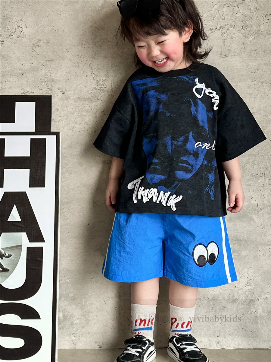 子供たちの印刷された服セットキッズタイ染料ハーフスリーブTシャツの目ストライプルーズショーツ2024サマーボーイズカジュアル服Z7242