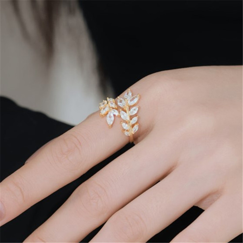 Lüks Altın Elmas Yaprak Tasarımcı Yüzüğü Kadın Partisi için 925 STERLING Gümüş 5A Zirkonia Aşk Yüzük Mücevher Kadınlar Günlük Kıyafet Arkadaş Hediye Kutusu Boyut Açılış