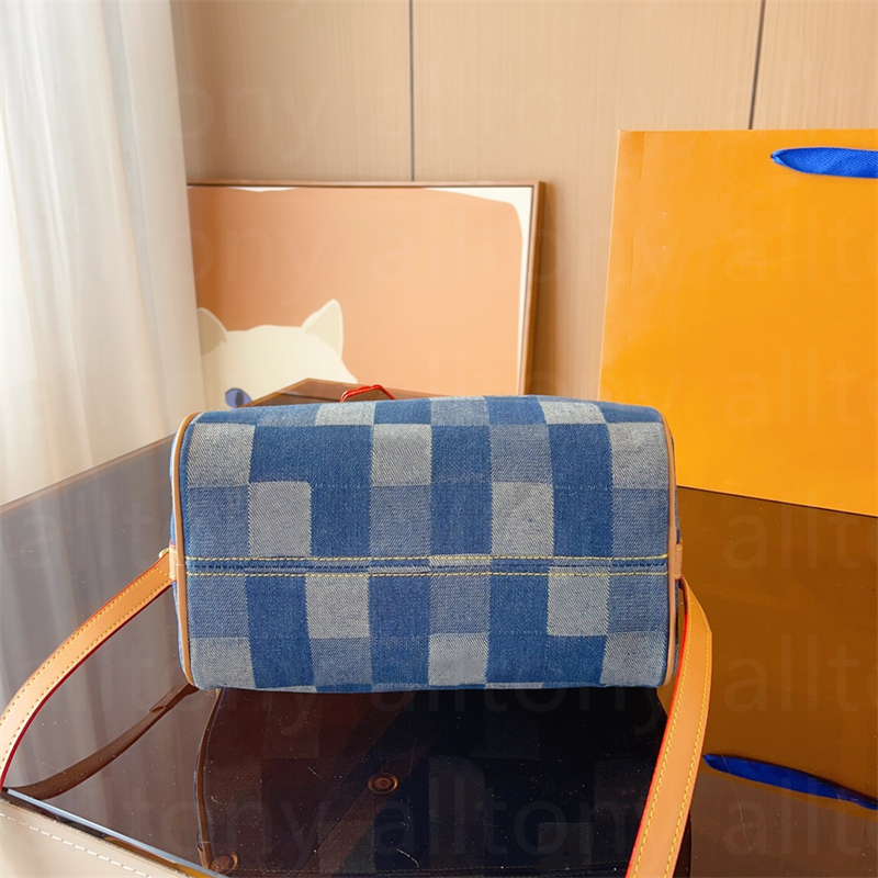 Borsa totes firmata Borsa a tracolla a tracolla in denim morbido da donna alla moda Nuova borsa a cuscino Borsa totes di lusso da viaggio all'aperto in più colori di Lady