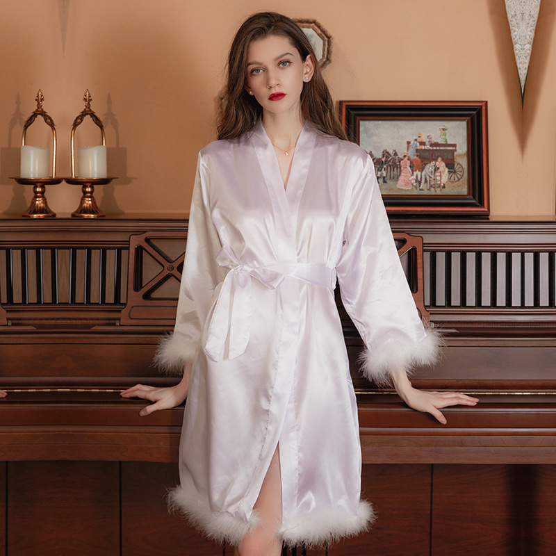 Brides Robe with Feathers Silk Satin Bridal Robes Personalized Embroidery Bachelorette Party Wear Nightgown Pajama Sets for Bridesmaid Gift White Pink Champagne