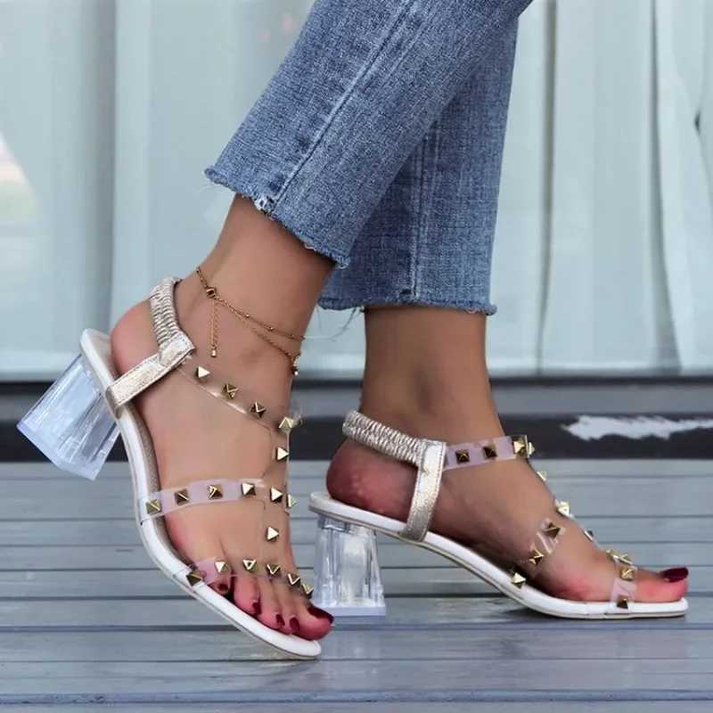 Sandali Buty damskie 2024 Summer Nowe super gorące nity nity rzymskie gęste pięcie moda kwadratowa highdrva H240321