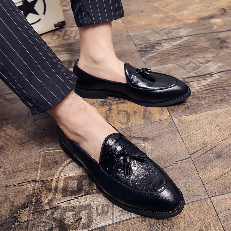 New Men Dress Shoes Brown Black Loafers Tassels Handmade Business Solid Round Toe Slip-On Shoes for Men with size:38-46