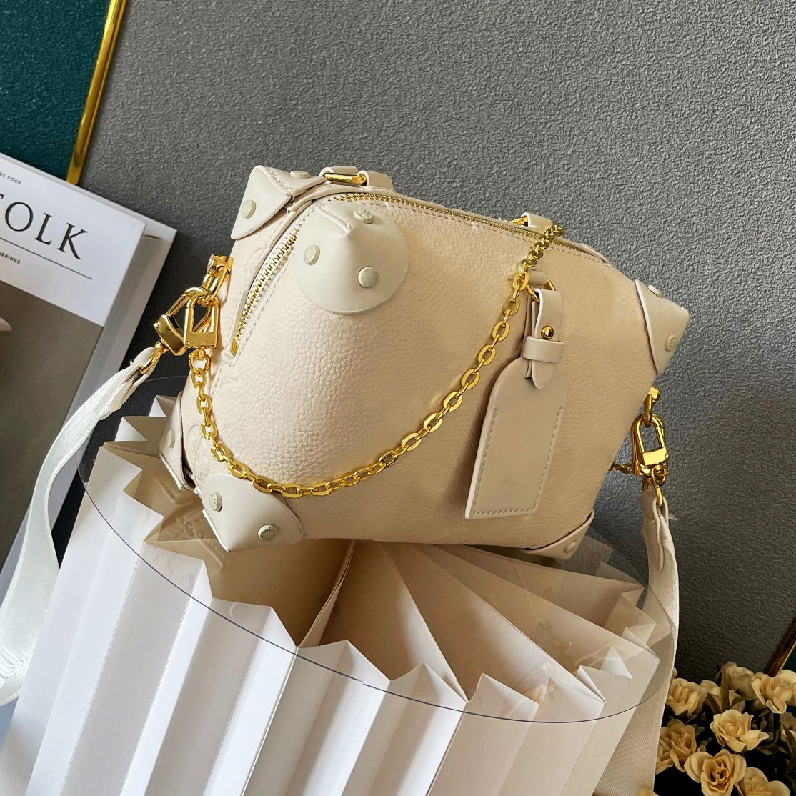 Ladies Luxury tote bag Designer Petite Malle Souple Handbags Shoulder Bags Chain Bag mini crossbody bag Cosmetic bags Embroidery shoulderstrap Shoulder handbag