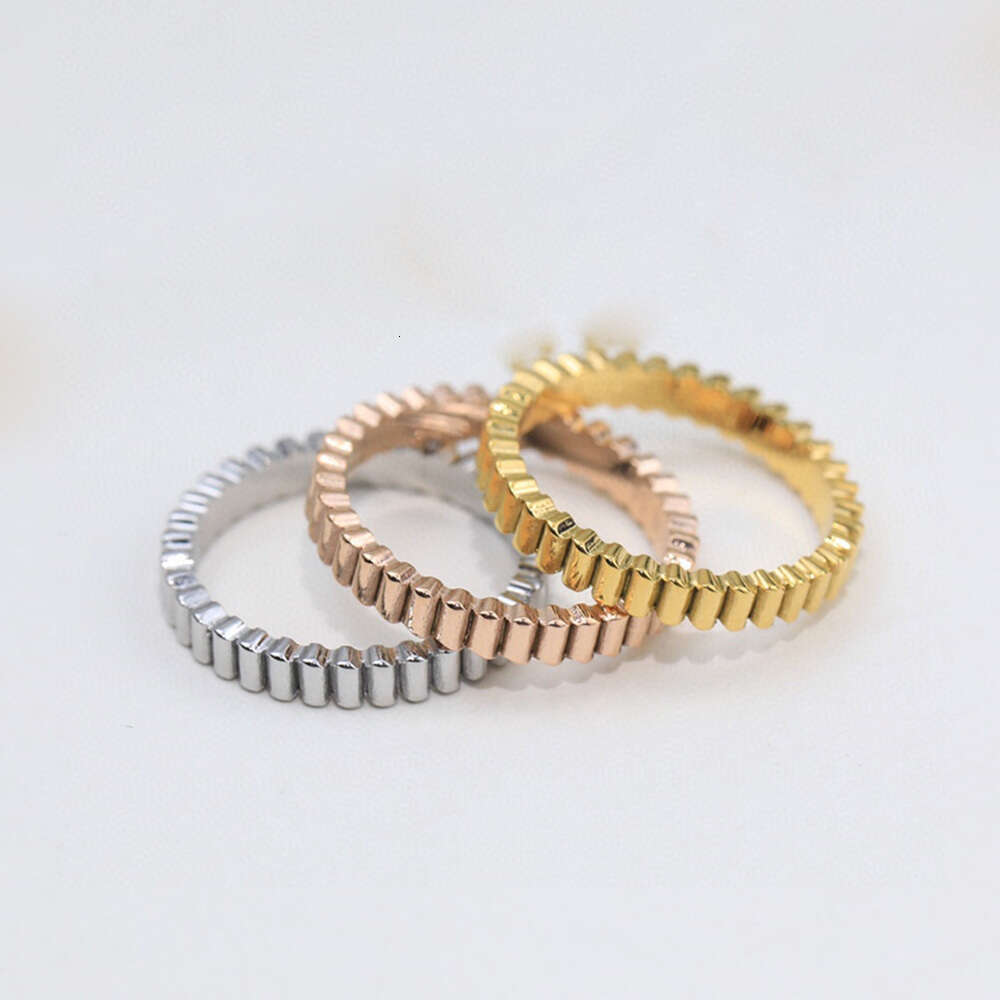 Fashion Classic Striped Metal Neutral Ring For Women High-End Texture Fashionable Accessories Par Gifts Luxury Jewelry 2024