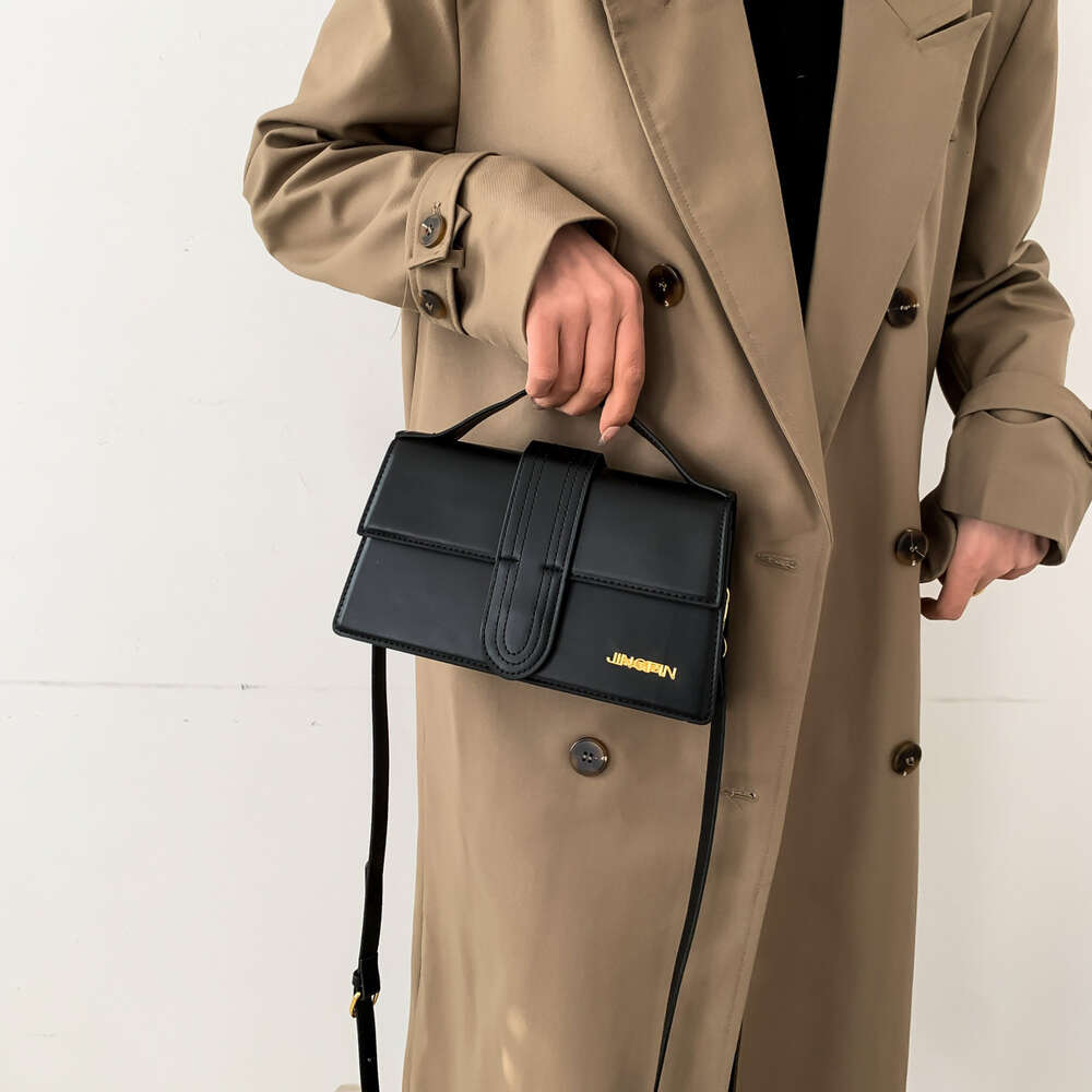 Acquista borsa economica di alta qualità e di nicchia le donne in autunno inverno 2024 nuova tendenza versatile semplice alla moda spalla singola ascellare piccolo quadrato A2